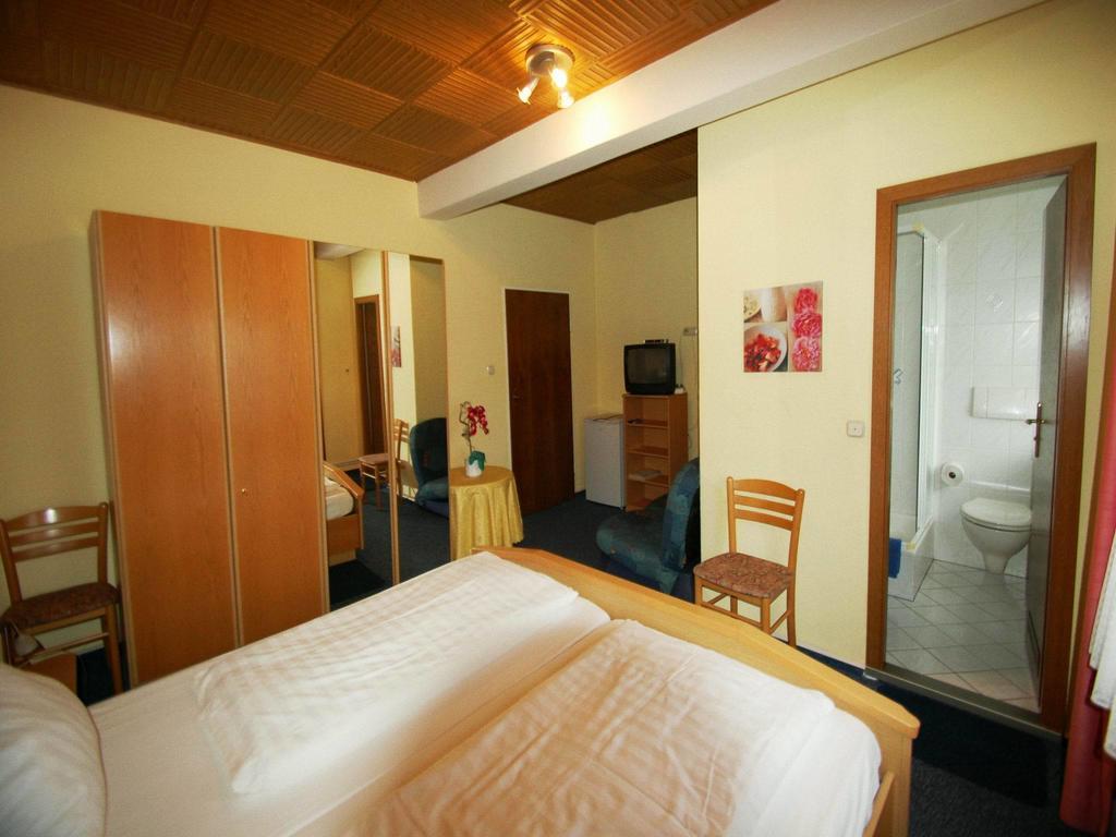 Hotel Konert Bergheim  Extérieur photo
