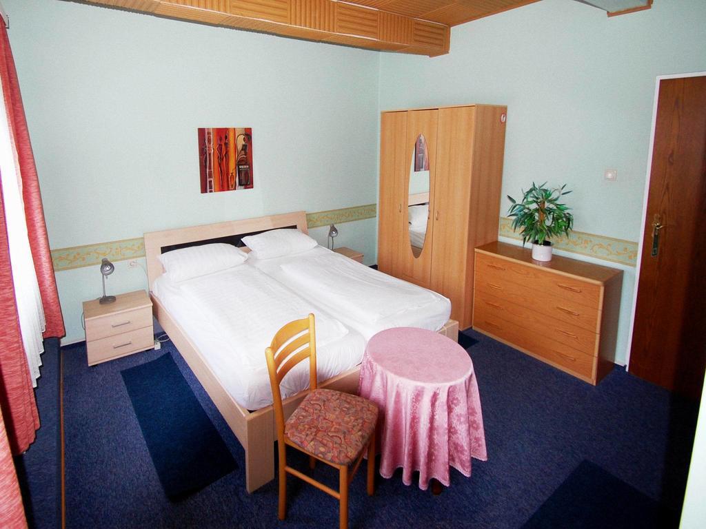 Hotel Konert Bergheim  Extérieur photo